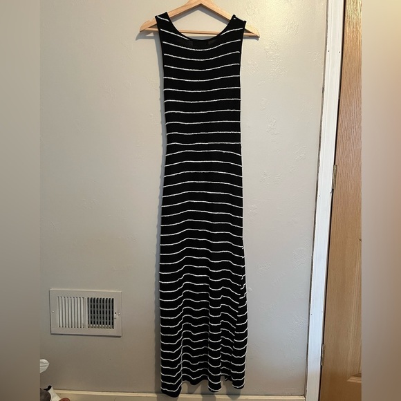 Jessica Simpson Maxi Dress
Striped Wrap Tie Waist Black & White - Picture 11 of 13